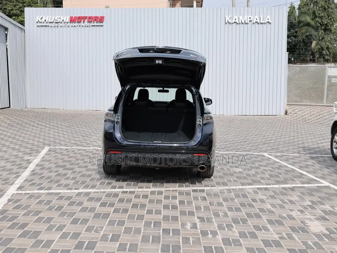 Toyota Harrier 2.0 4WD 2016 Black