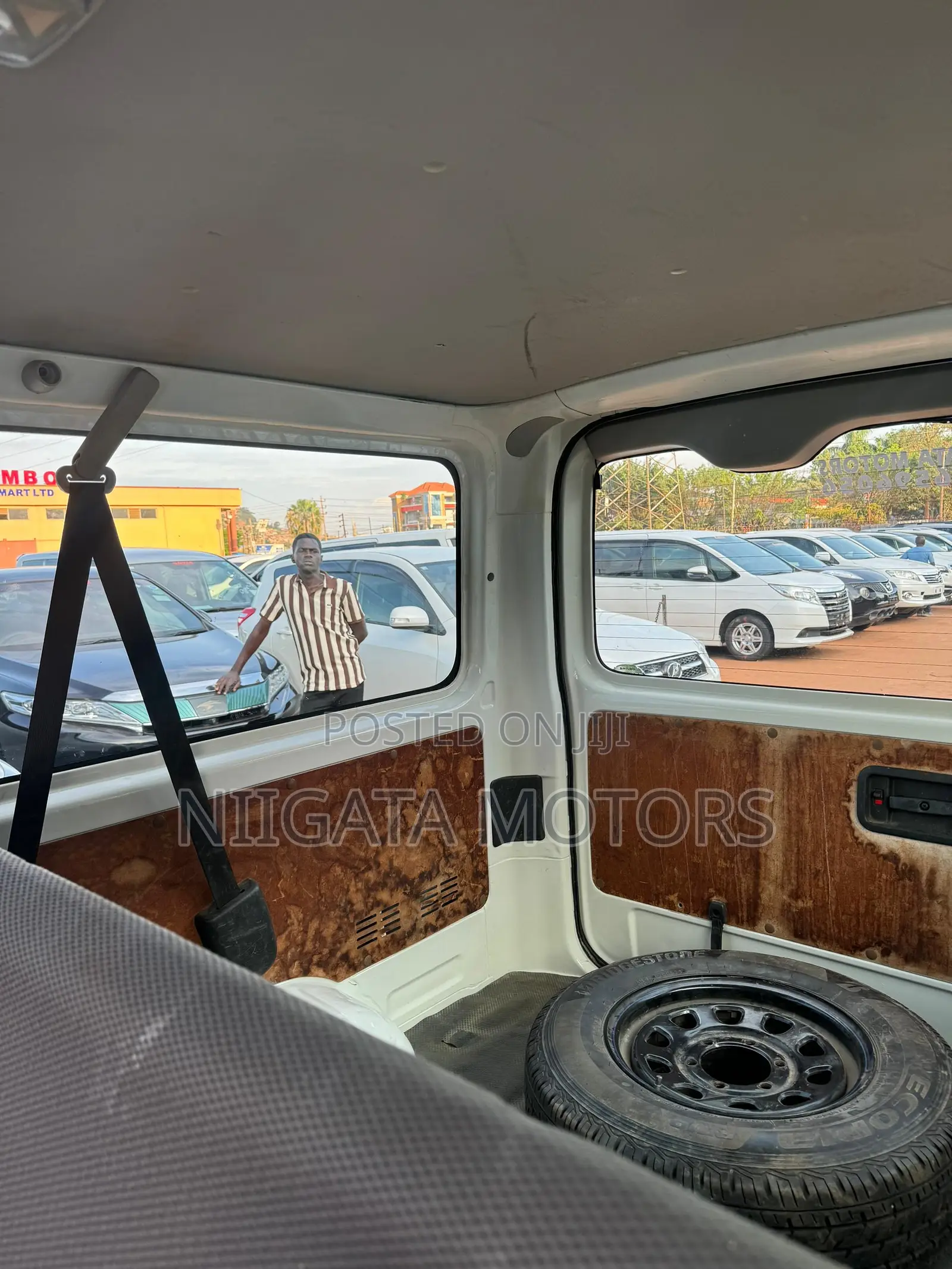 Toyota HiAce 2012 White
