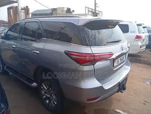 Toyota Fortuner 2.8 D RWD 2016 Silver