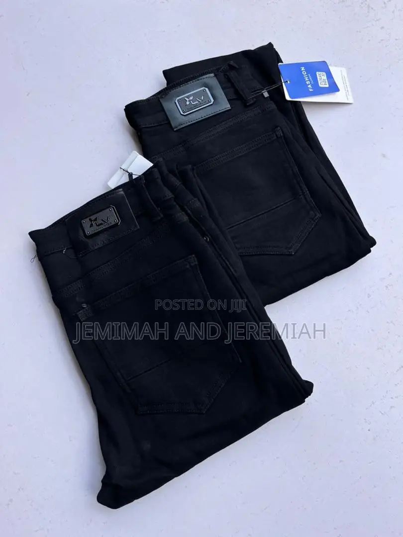 Men's Plain Jeans With a Flash Design