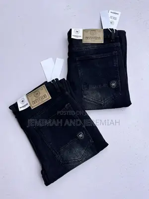 Men's Plain Jeans With a Flash Design