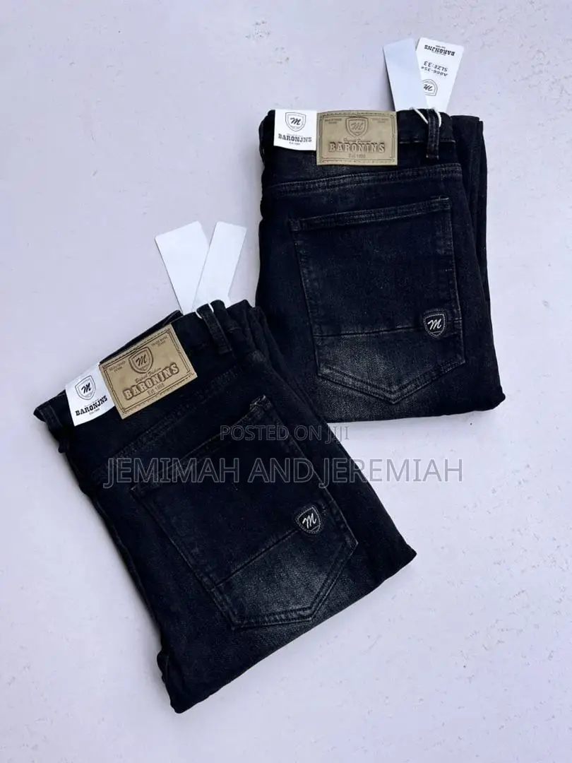 Men's Plain Jeans With a Flash Design