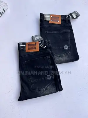 Men's Plain Jeans With a Flash Design