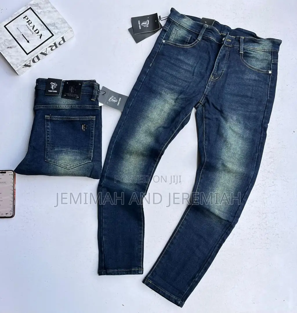 Men's Plain Jeans With a Flash Design