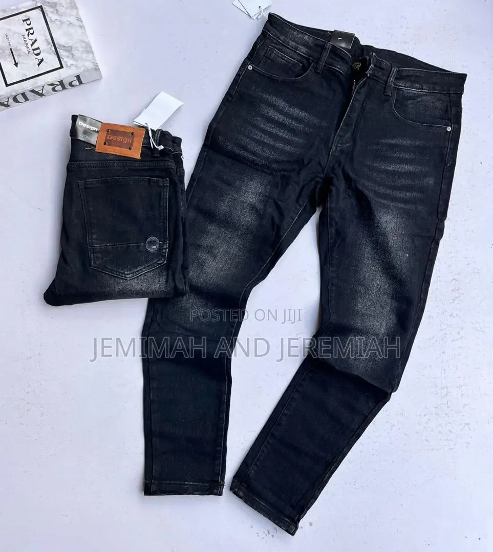 Men's Plain Jeans With a Flash Design