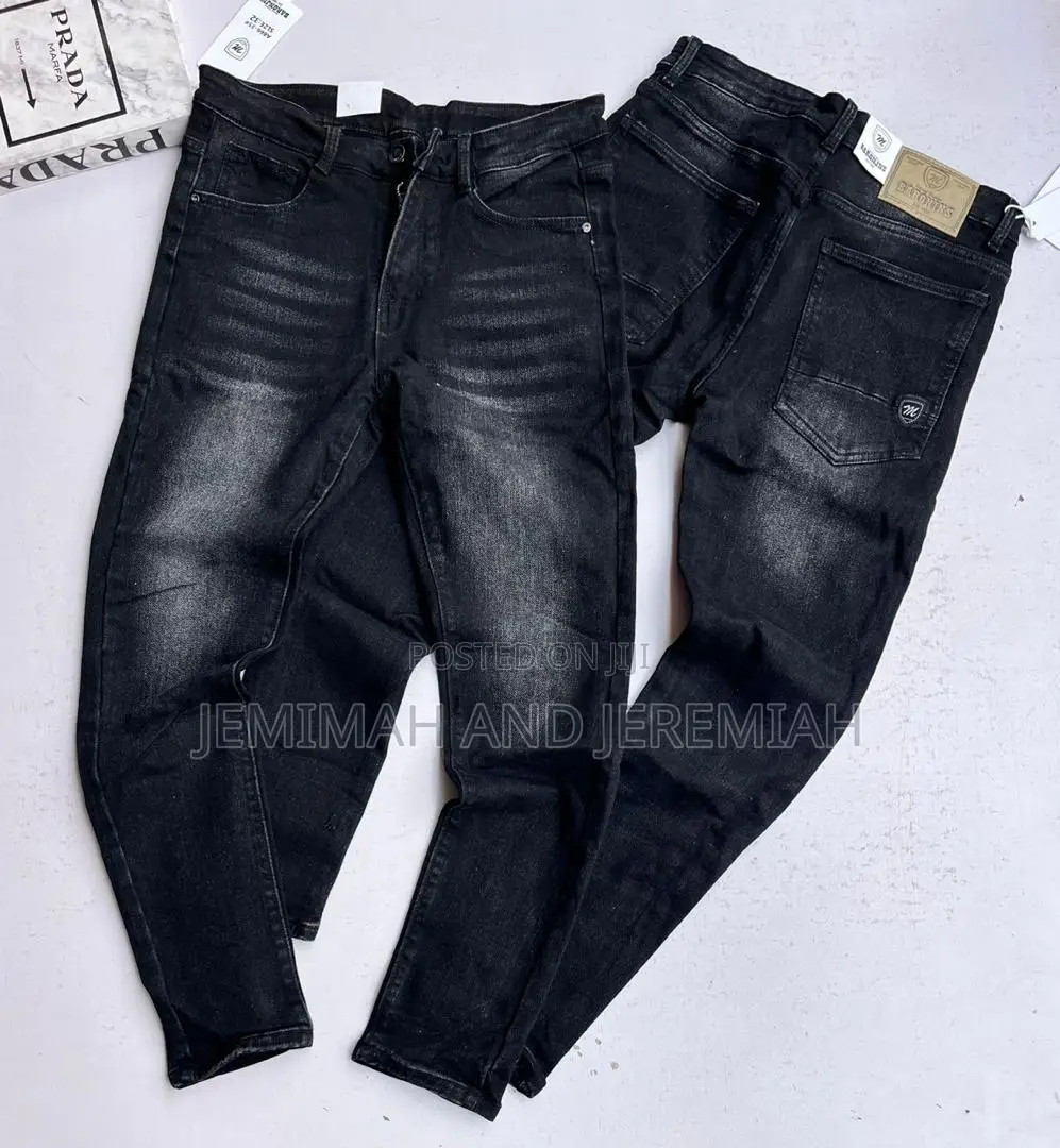 Men's Plain Jeans With a Flash Design