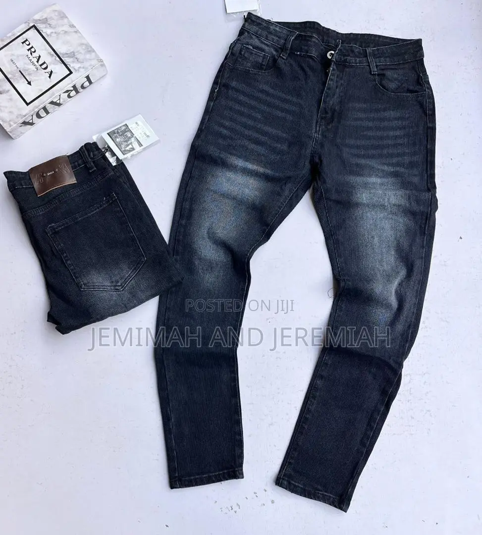 Men's Plain Jeans With a Flash Design