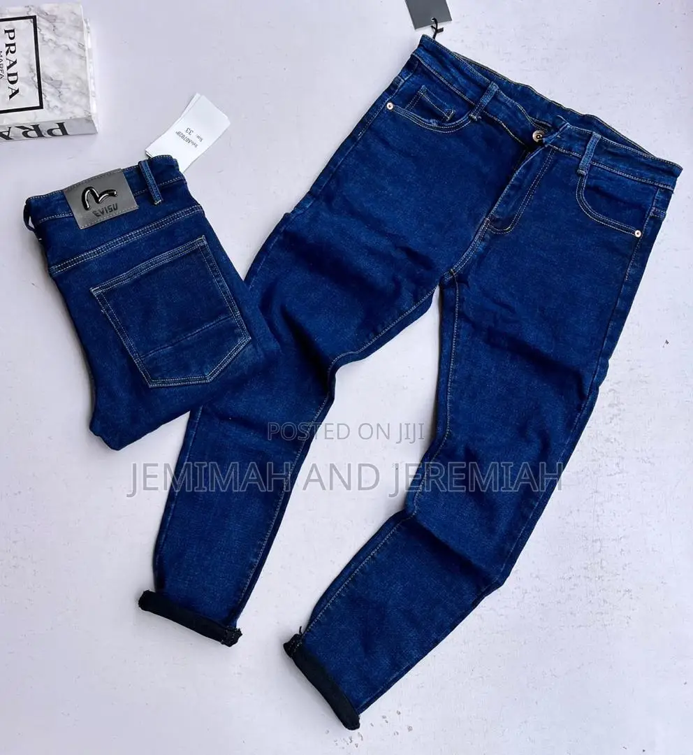 Men's Plain Jeans With a Flash Design