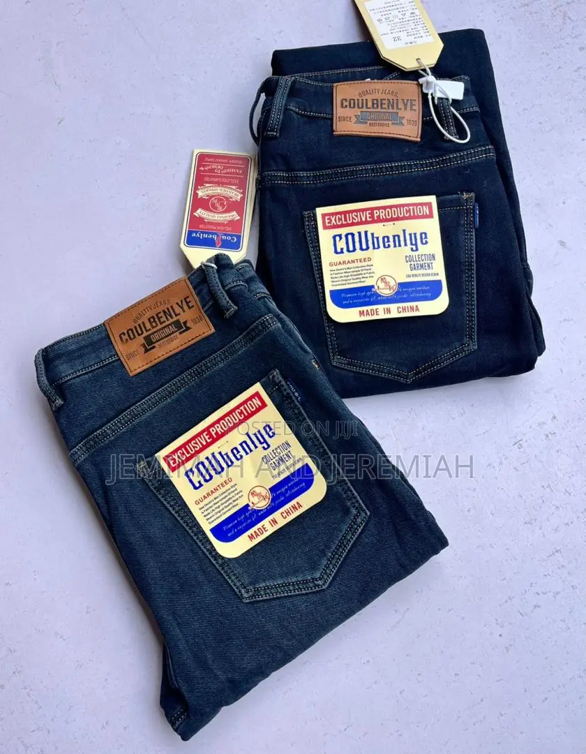 Men's Plain Jeans With a Flash Design