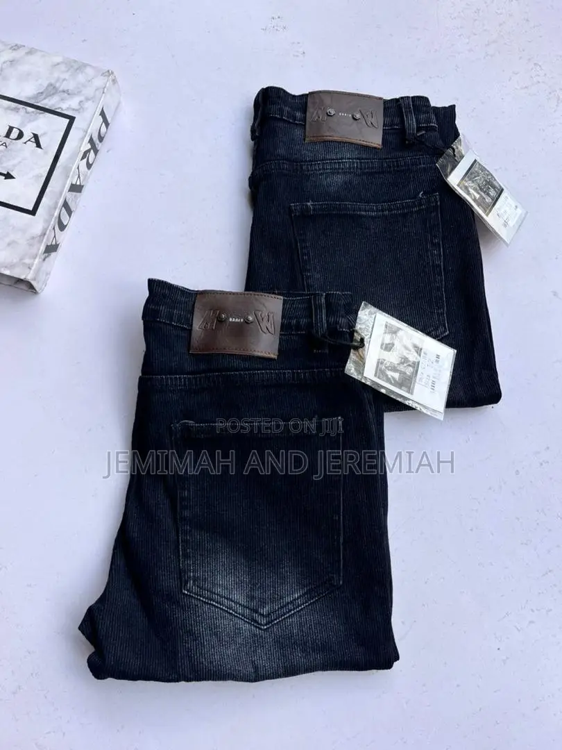 Men's Plain Jeans With a Flash Design