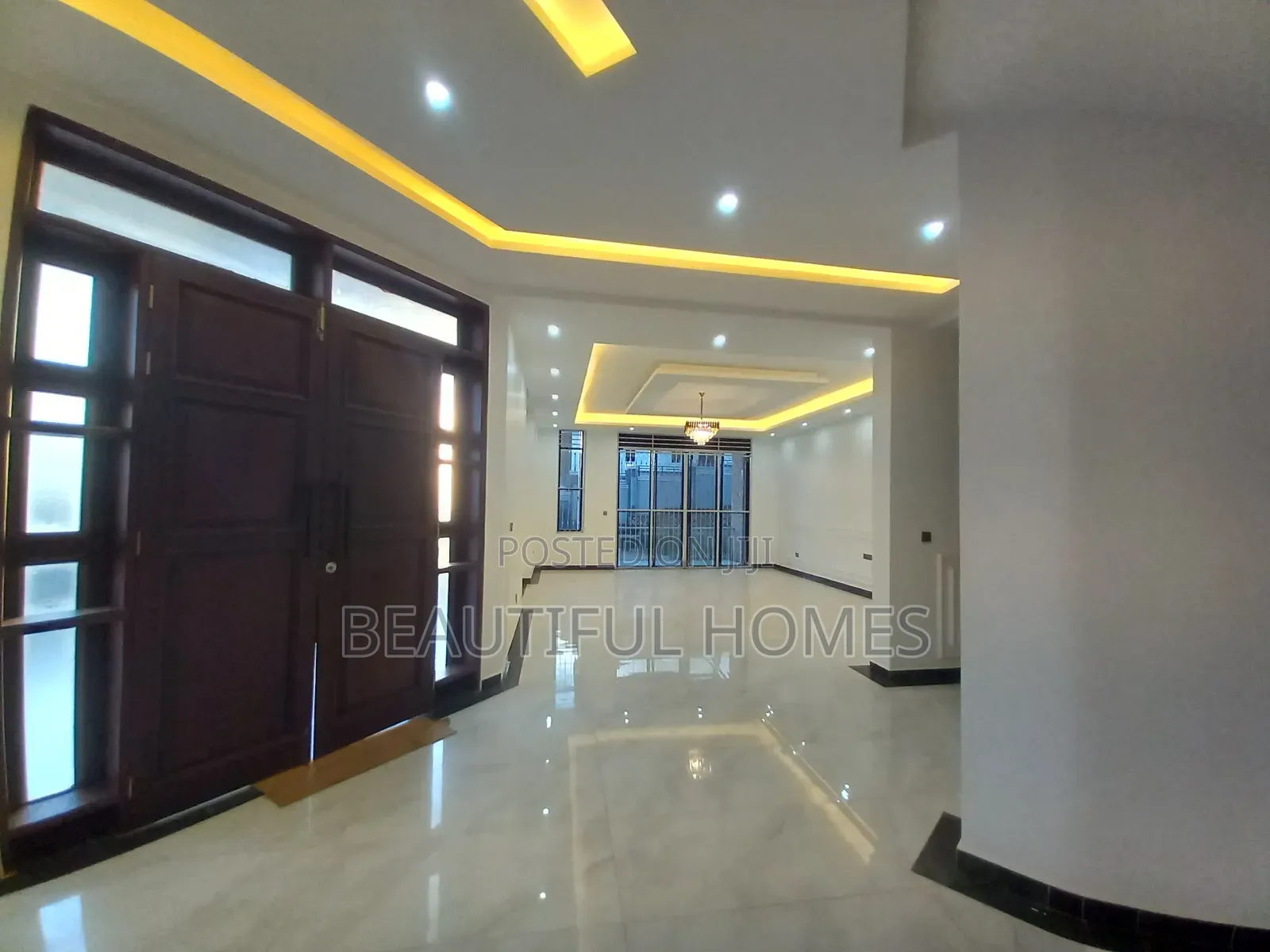 Furnished 6bdrm Duplex in Kira for sale