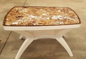Rectangula Printed Angula Leg Table