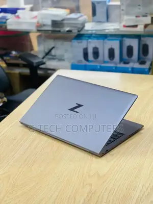 New Laptop HP ZBook Firefly G8 16GB Intel Core I7 SSD 512GB