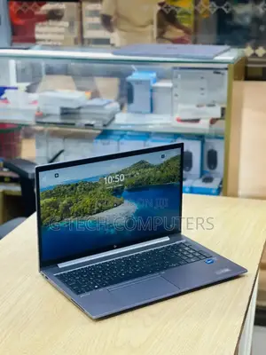 New Laptop HP ZBook Firefly G8 16GB Intel Core I7 SSD 512GB