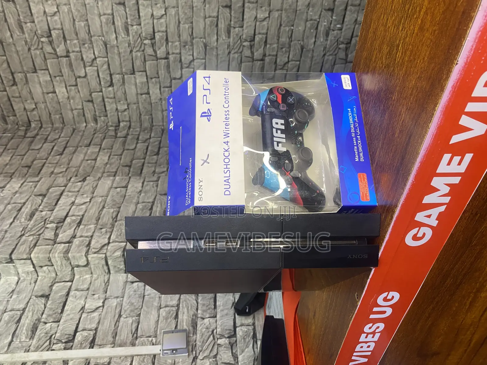 10 Games on Ps4 Console and Pads