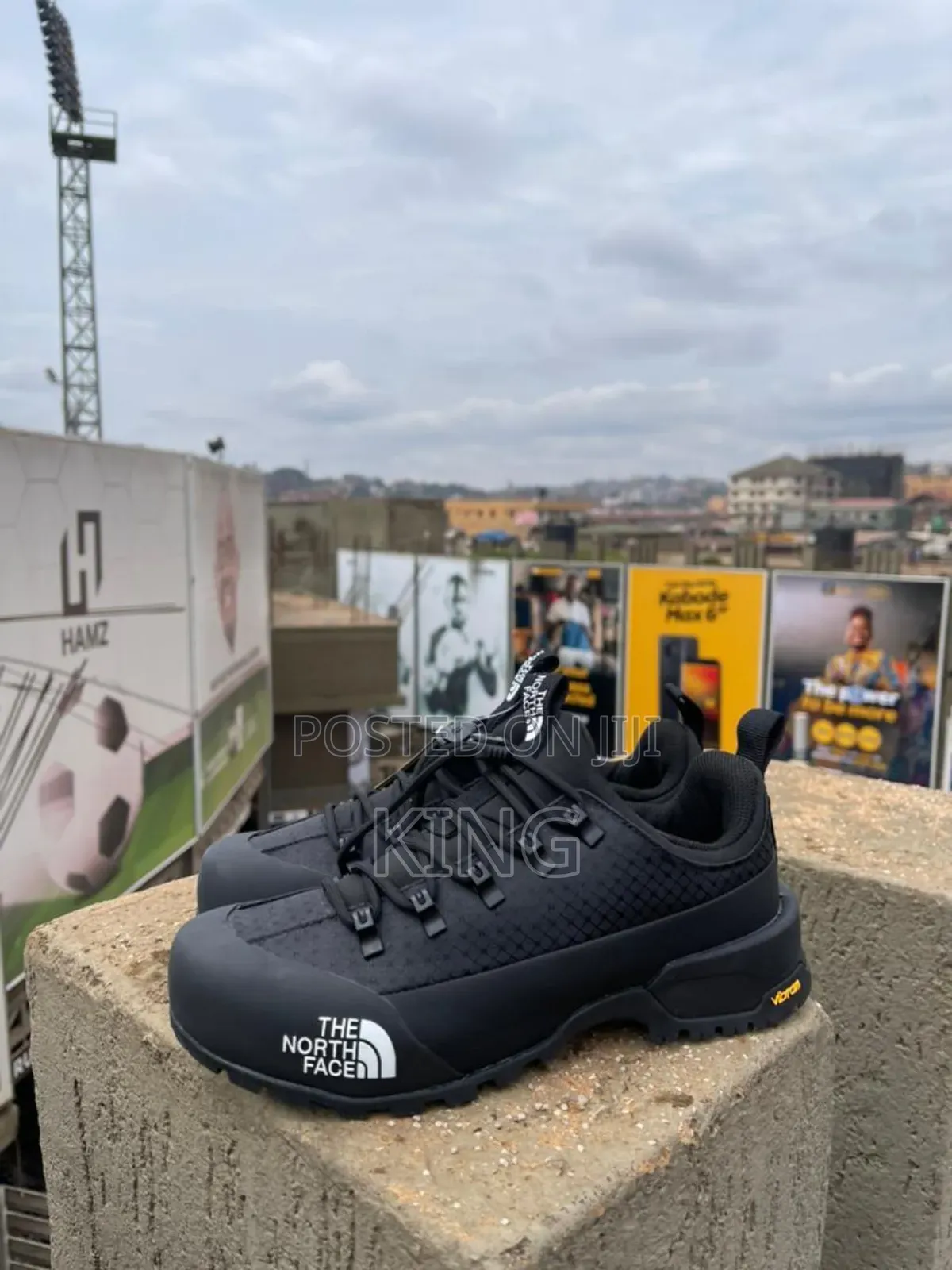 Glenclyffe Low Shoes in Black.