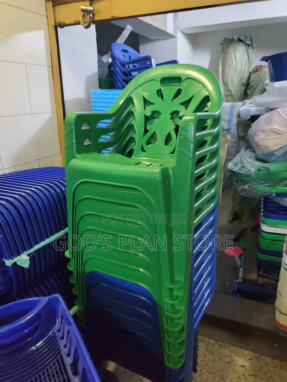 Economical Armrest Plastic Chairs Plastic Chairs