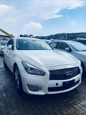 Nissan Fuga 2015 White
