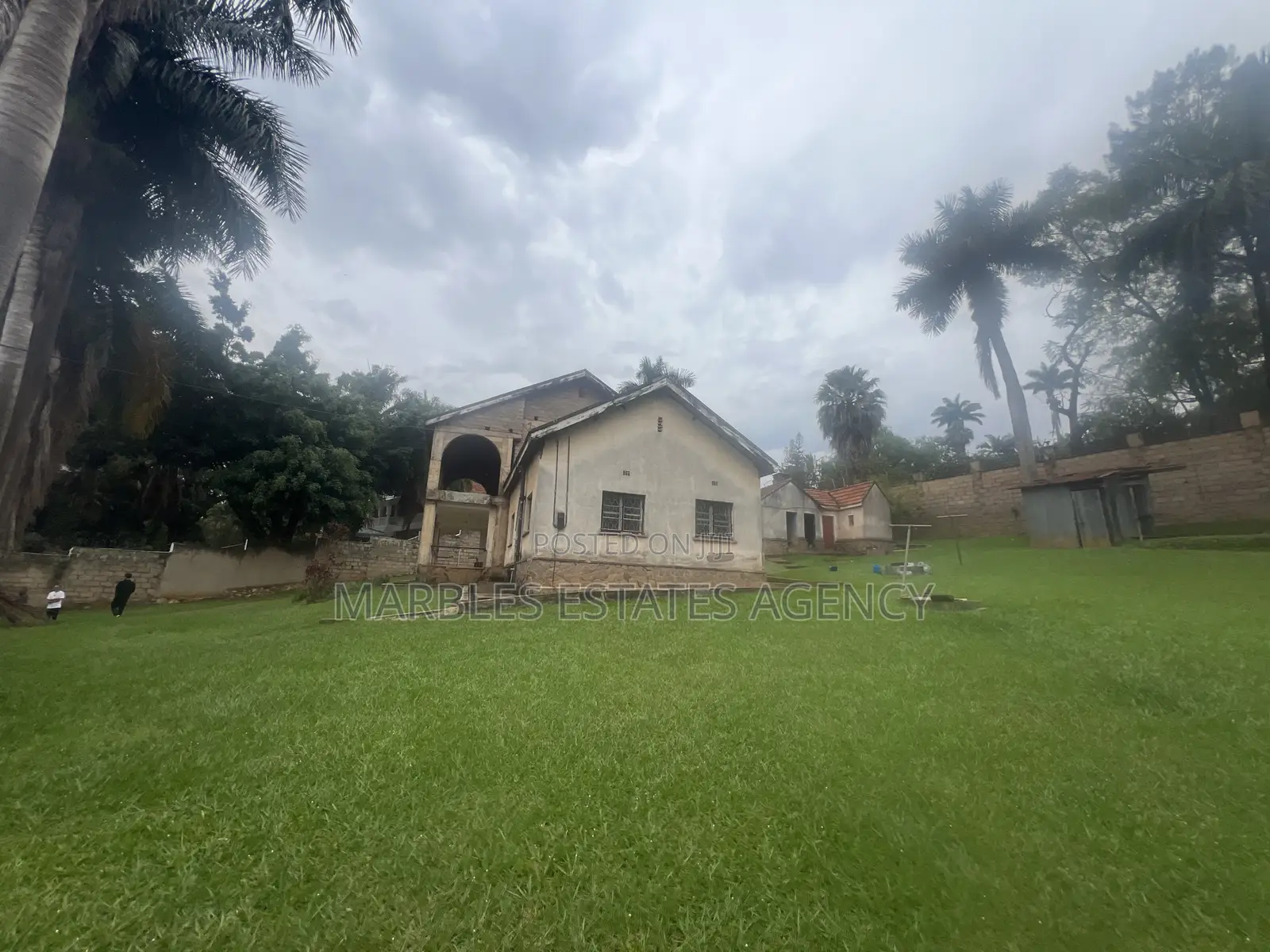 5bdrm House in Kololo, Central Division for sale