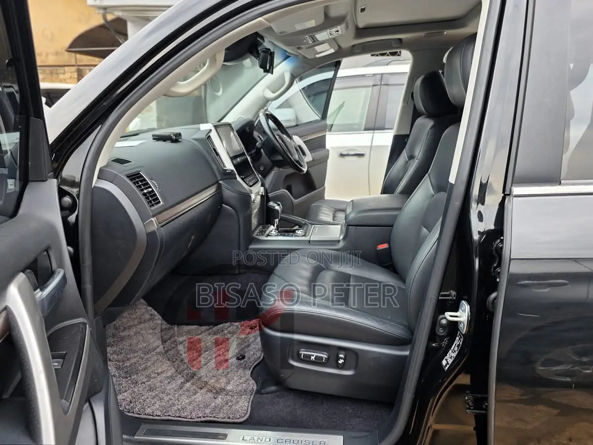 Toyota Land Cruiser 4.6 V8 ZX 2016 Black