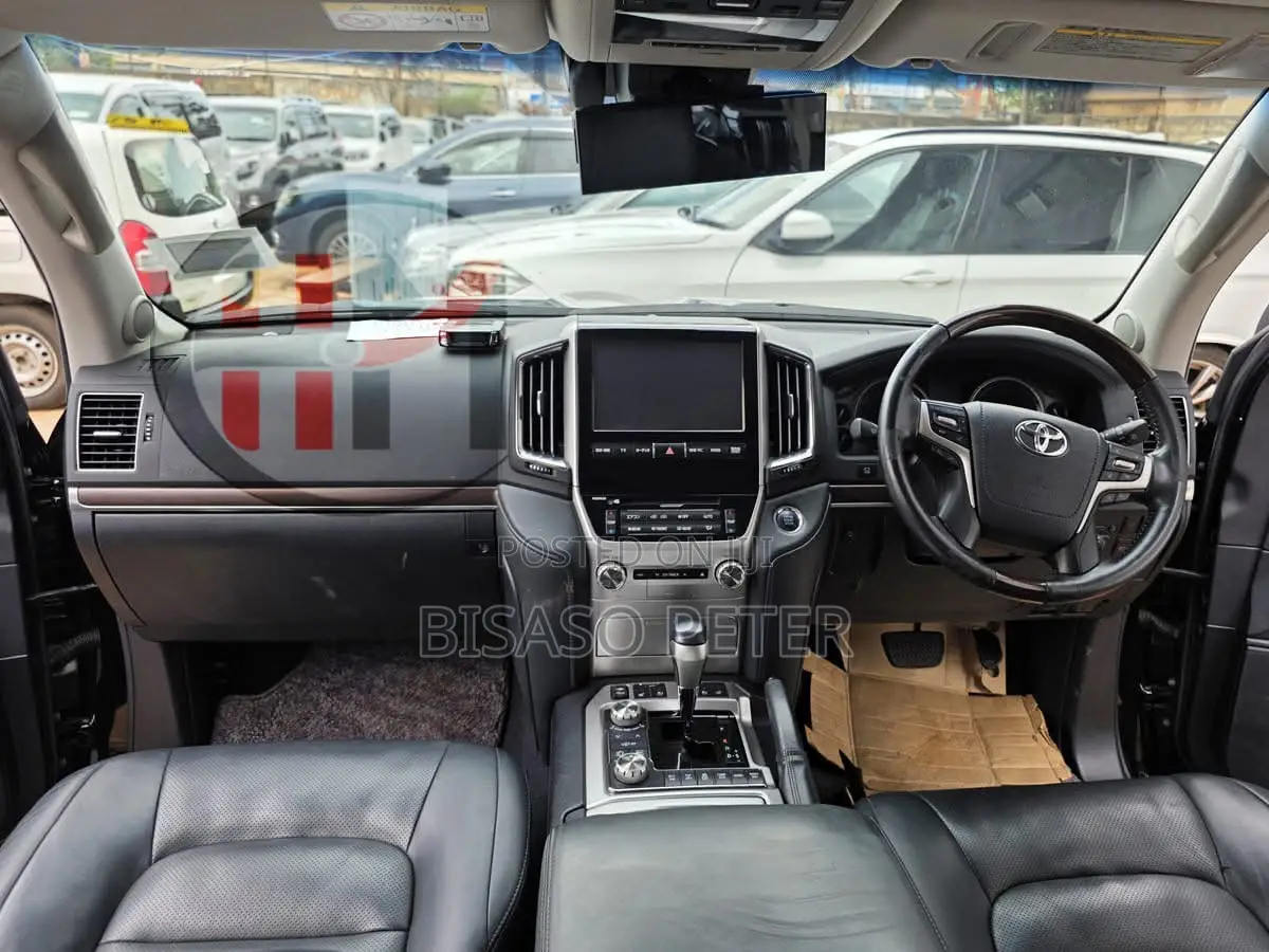 Toyota Land Cruiser 4.6 V8 ZX 2016 Black