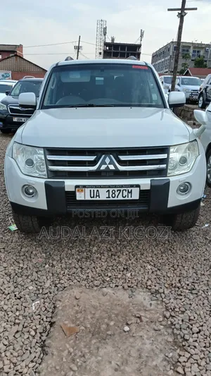 Mitsubishi Pajero 2009 White