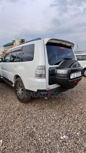 Mitsubishi Pajero 2009 White