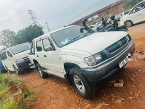 Toyota Hilux 1999 White