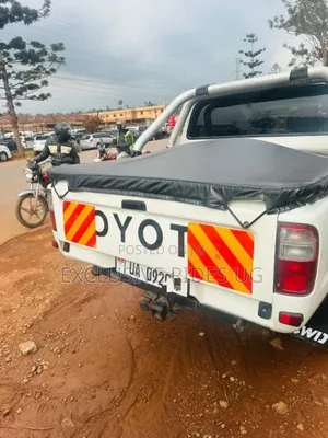Toyota Hilux 1999 White