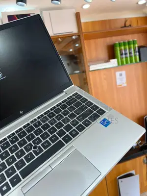 New Laptop HP EliteBook 840 G8 8GB Intel Core I5 SSD 256GB