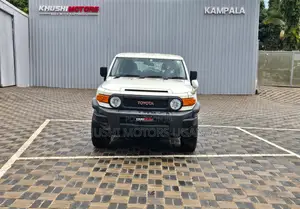 Toyota FJ Cruiser 4x4 Automatic 2012 White