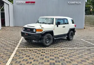 Toyota FJ Cruiser 4x4 Automatic 2012 White