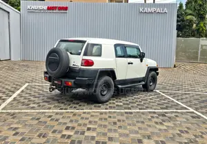 Toyota FJ Cruiser 4x4 Automatic 2012 White