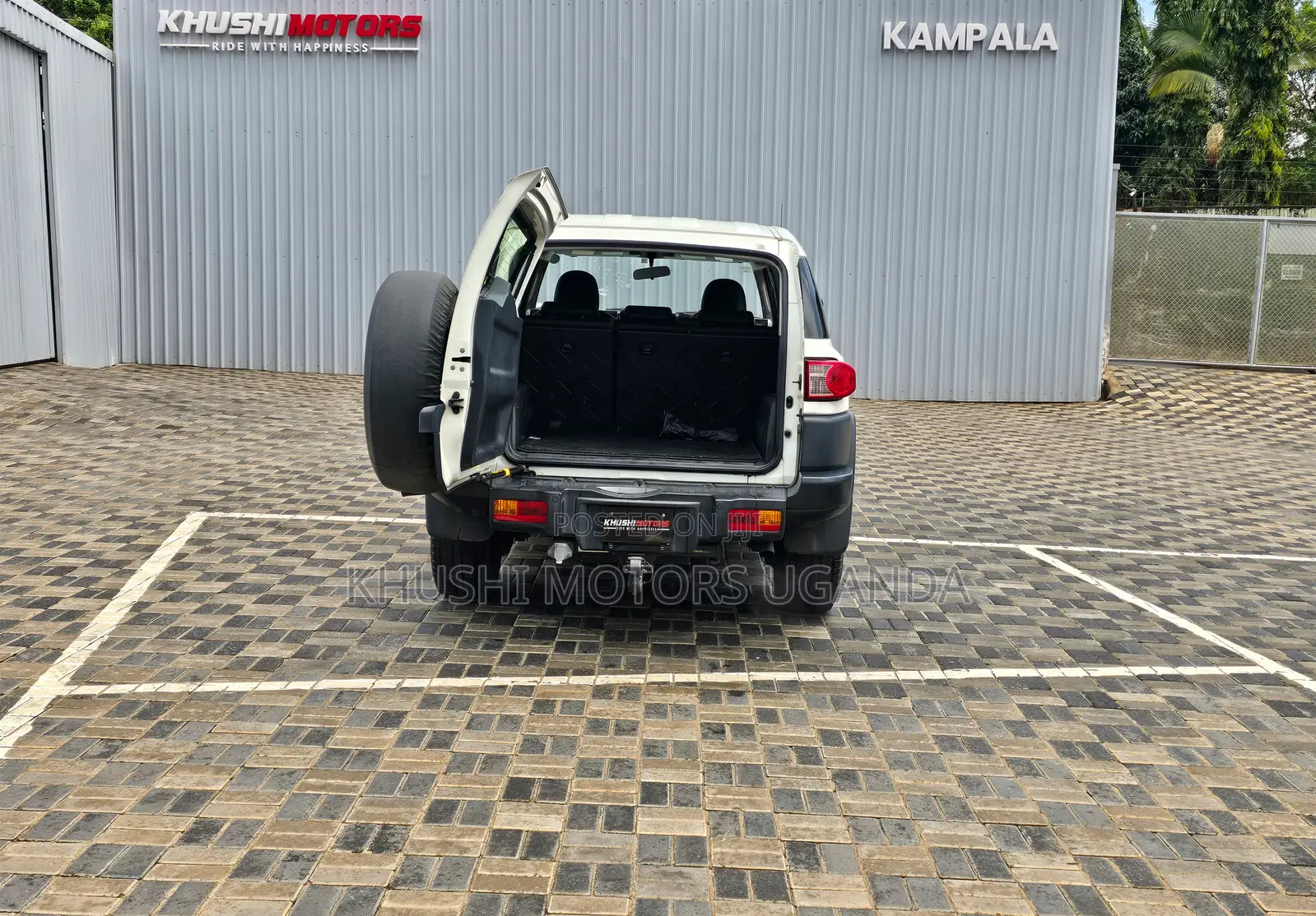 Toyota FJ Cruiser 4x4 Automatic 2012 White