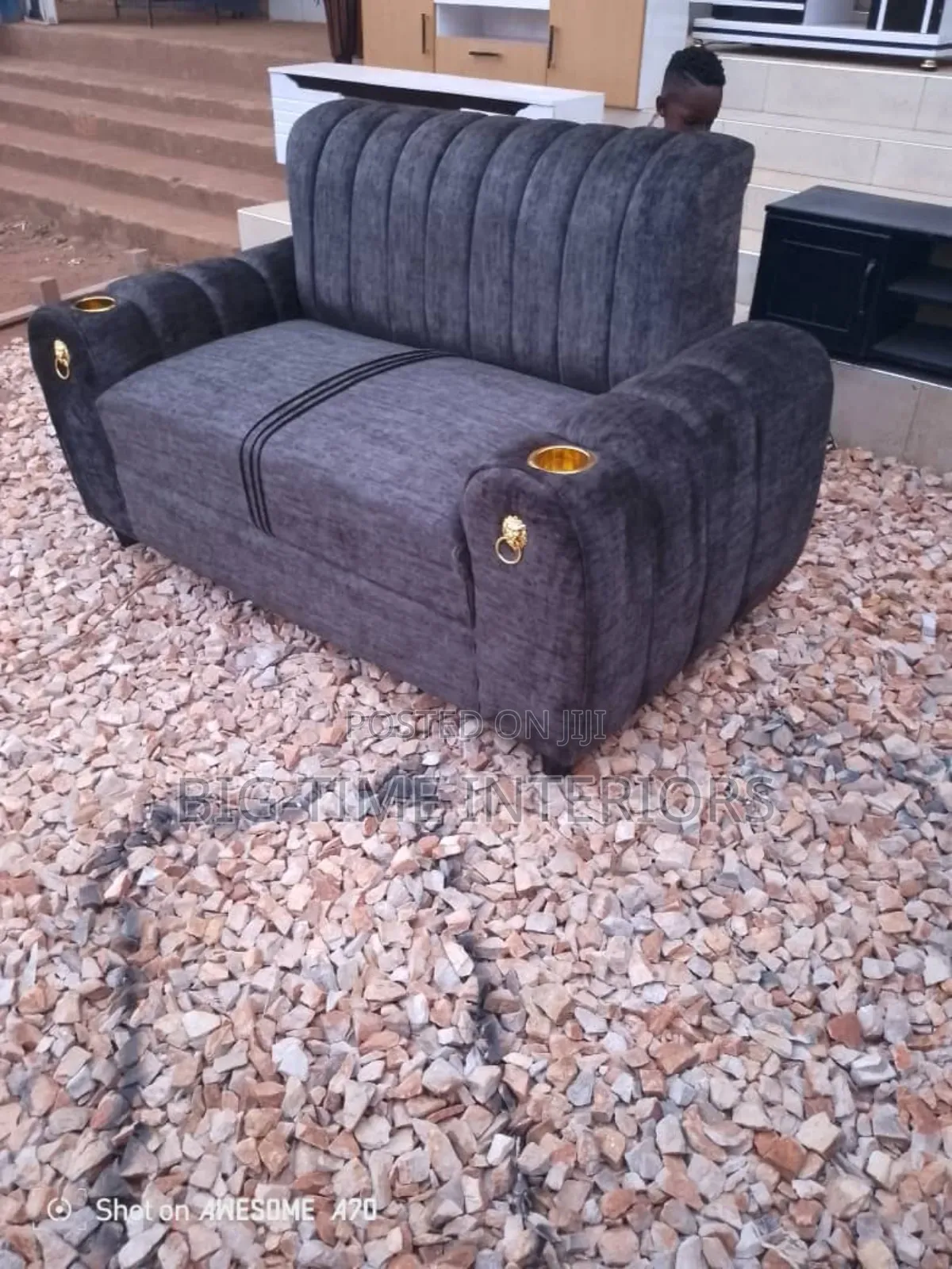 Elegant 2seater Sofa/Couch