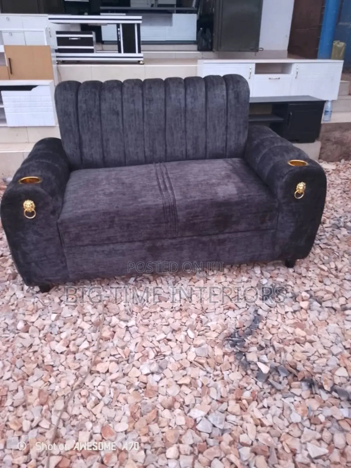 Elegant 2seater Sofa/Couch
