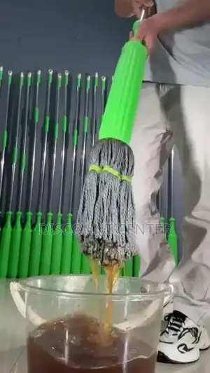 Self Squeezing Mopper
