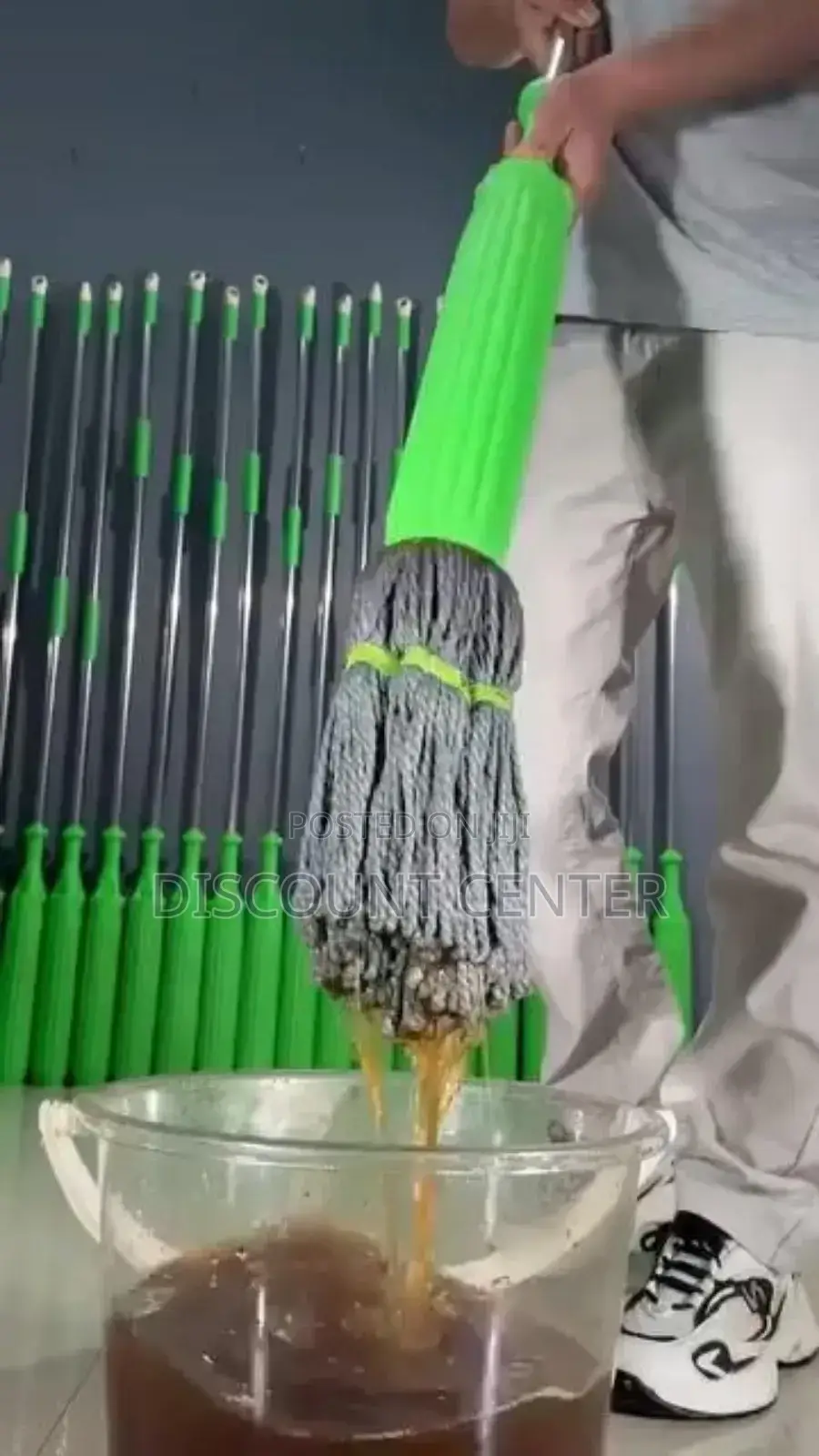 Self Squeezing Mopper