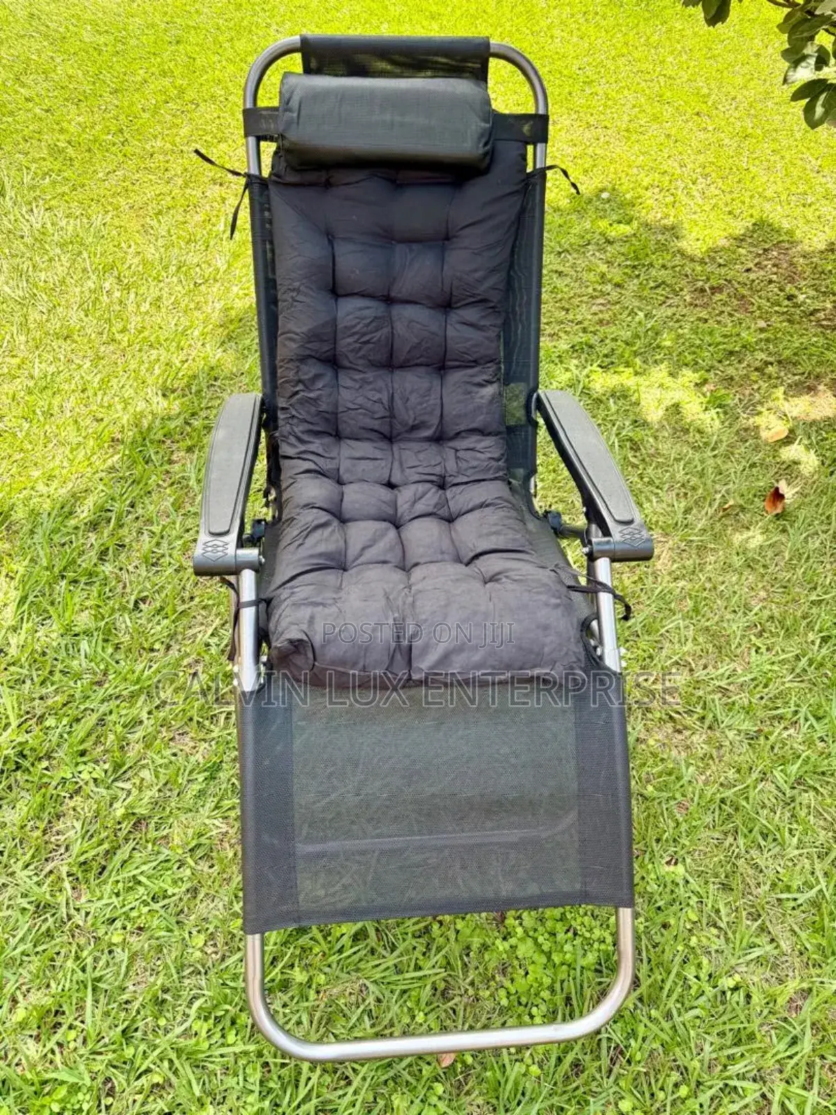 Inclining Chair With Soft Cushion