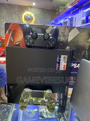 2 Game Pads ( Ps4)