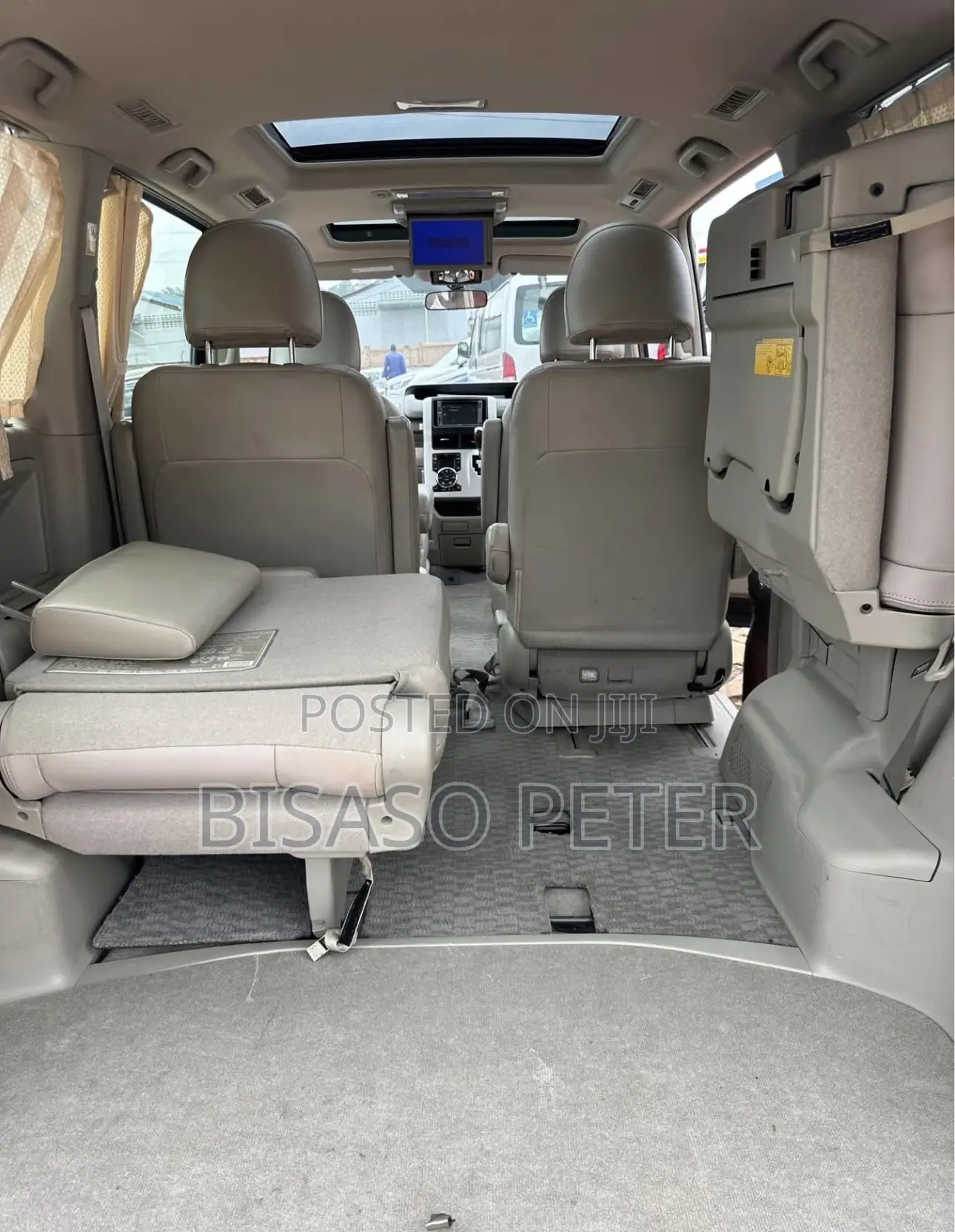 Toyota Noah 2.0 143hp AWD (7 Seater) 2013 Gray