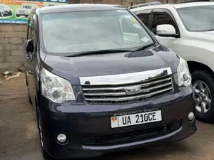 Toyota Noah 2011 Gray
