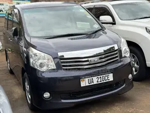Toyota Noah 2011 Gray