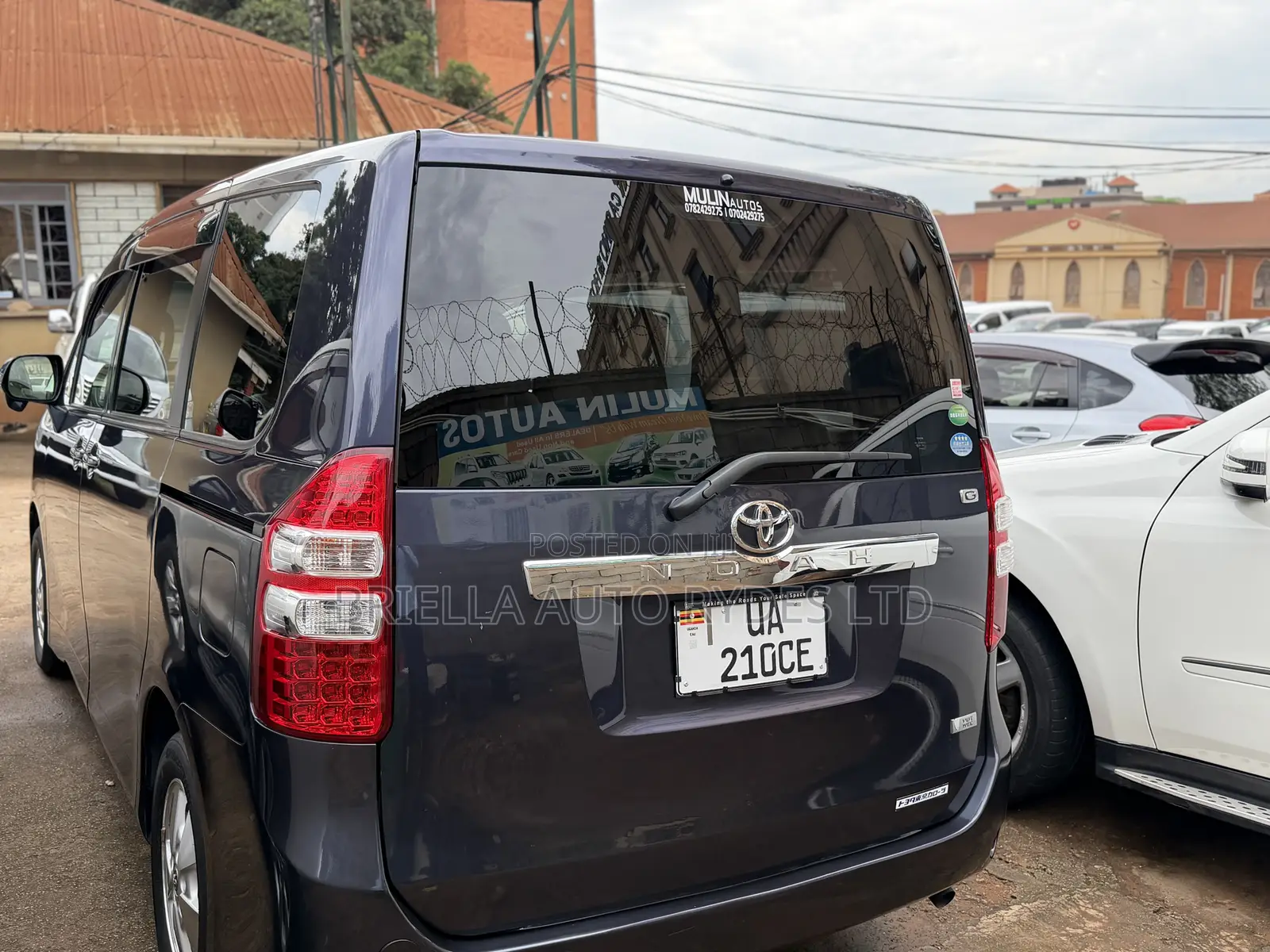 Toyota Noah 2011 Gray