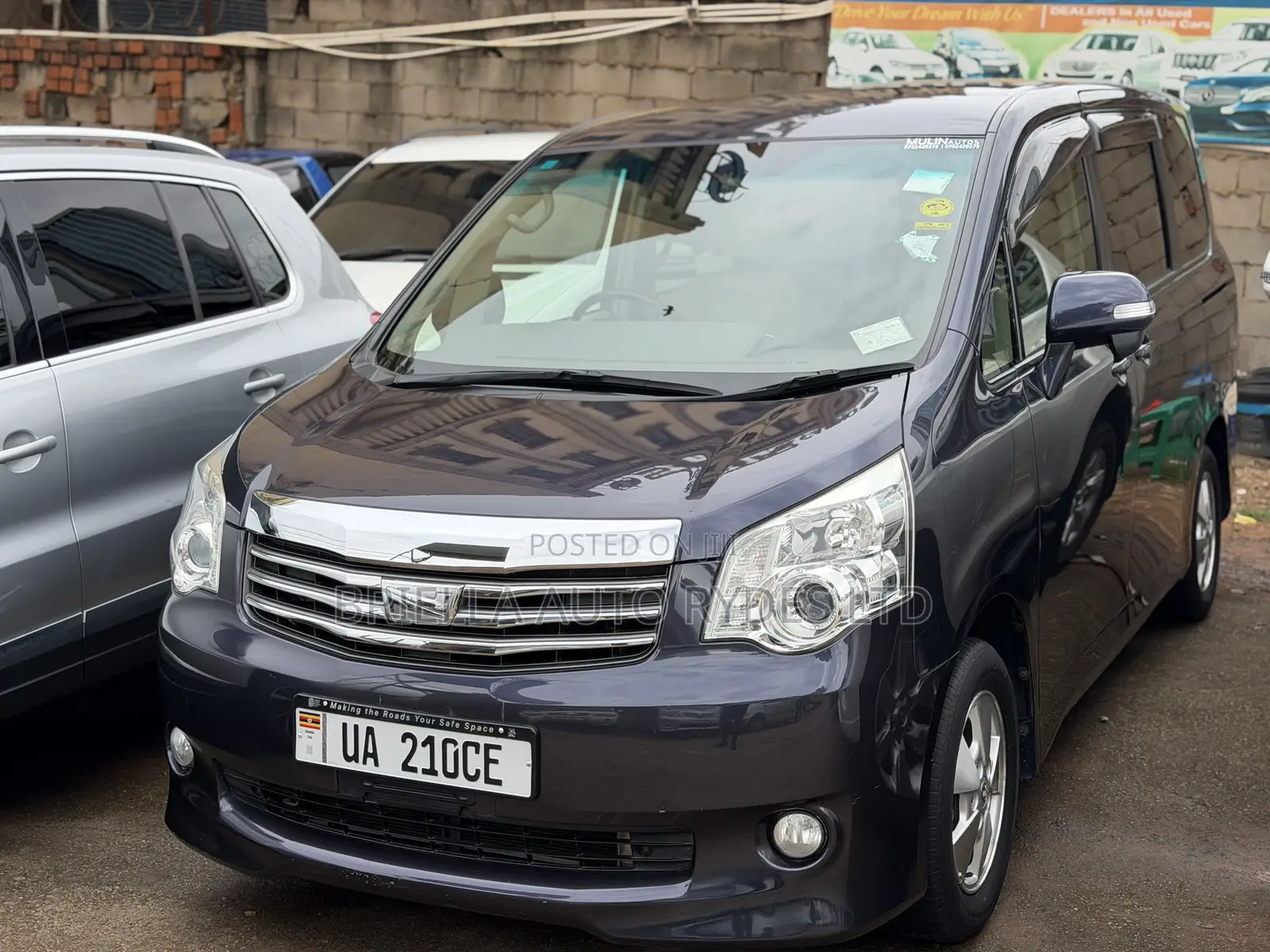 Toyota Noah 2011 Gray