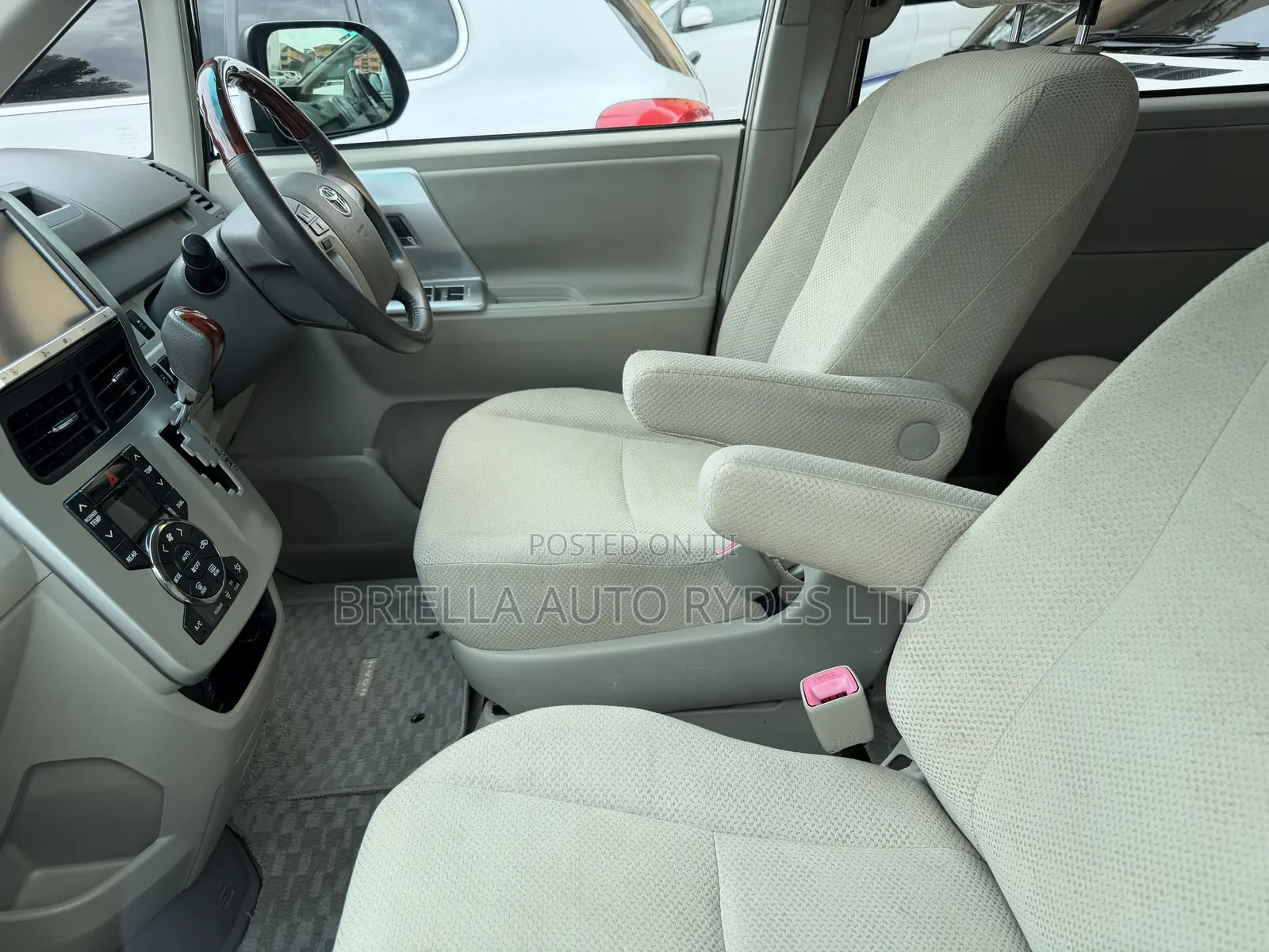 Toyota Noah 2011 Gray