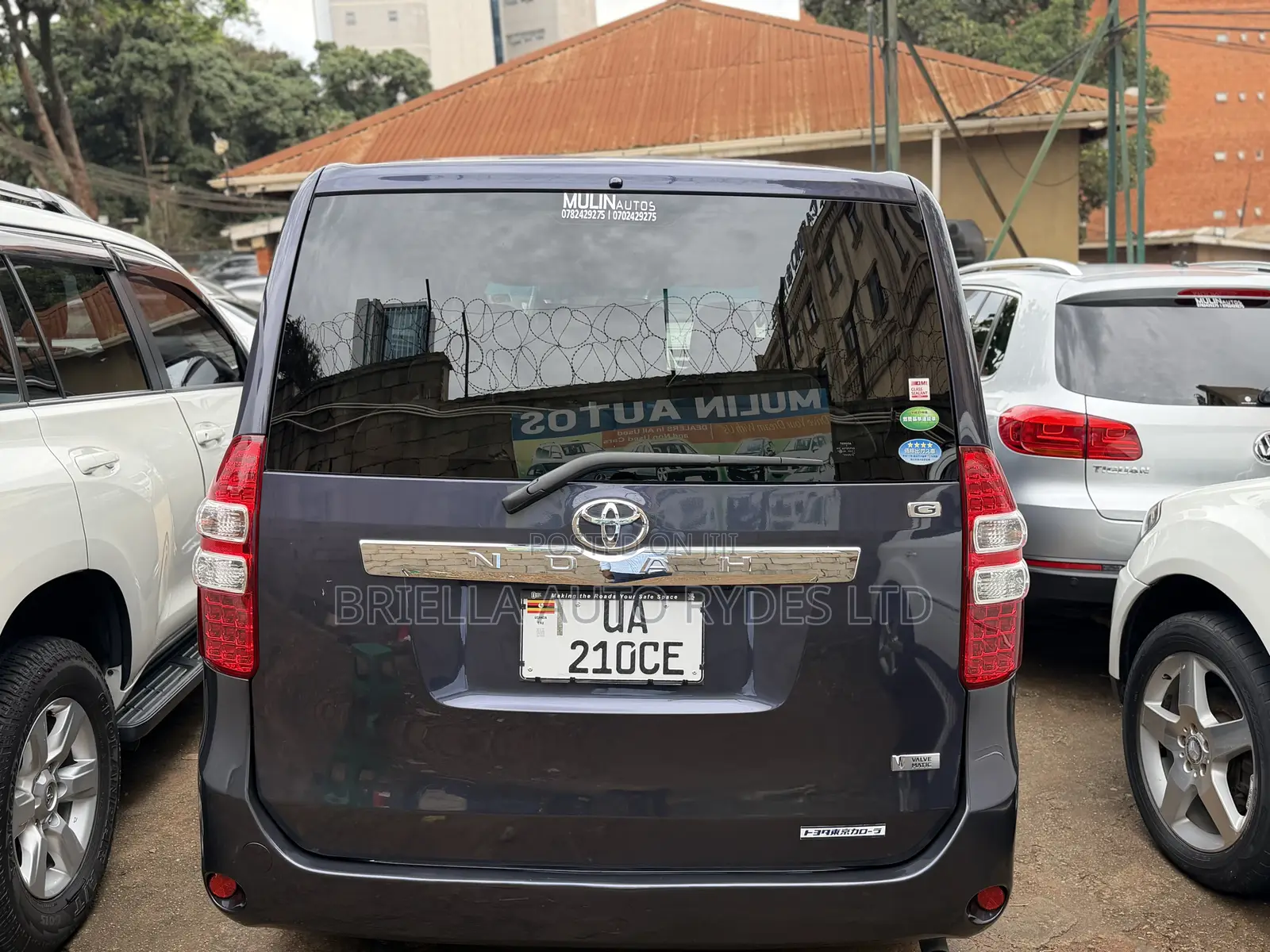 Toyota Noah 2011 Gray