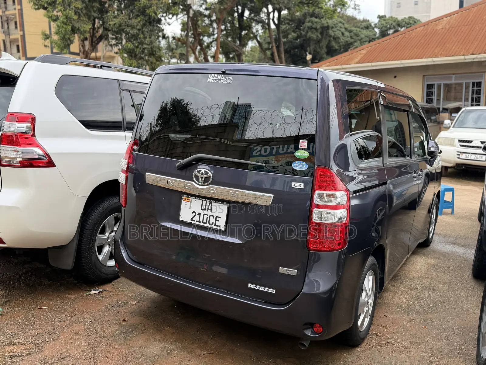 Toyota Noah 2011 Gray