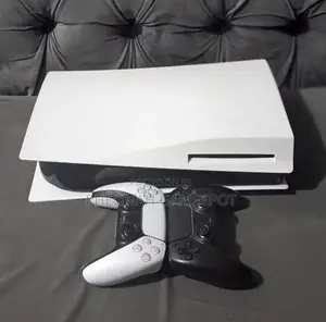 Uk Used Playstation 5 Standard - Like New Condition. 2 Pads and Fc26