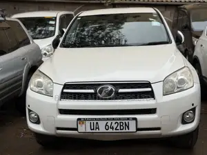 Toyota RAV4 2010 White